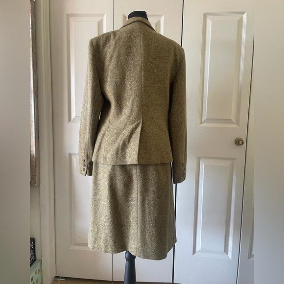 Jones New York | 2pc Skirt Blazer Suit. 100% wool. Speckle Olive Color. Size 6/8 - Picture 2 of 10
